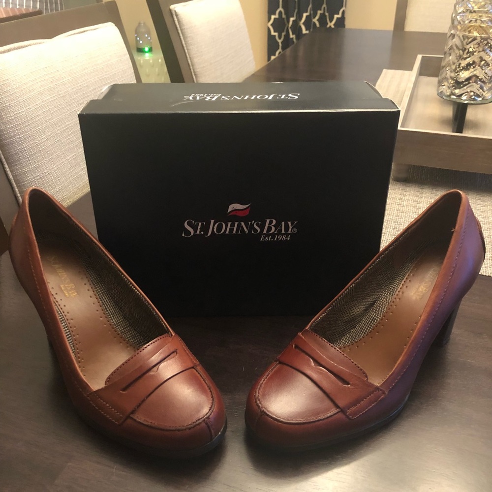 Heeled loafers